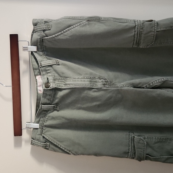 Vintage Levi's Cargo Crops - Picture 2 of 8